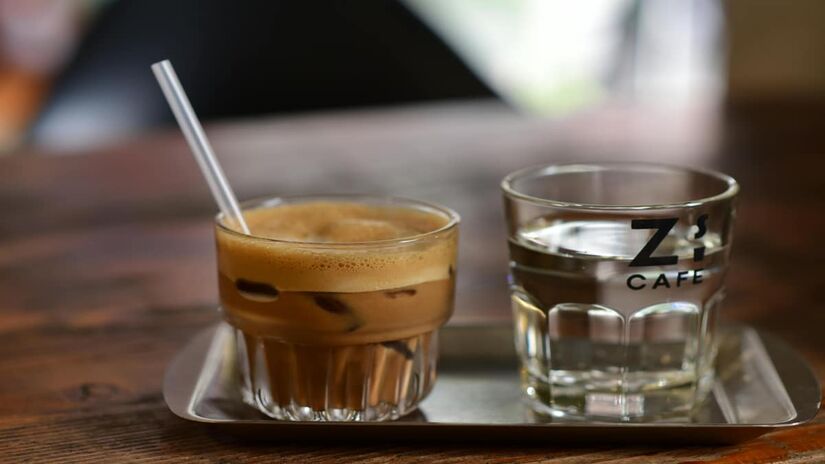 O consumo da água com gás antes do café vai muito além de algo simples (Sóc Năng Động/Pexels)