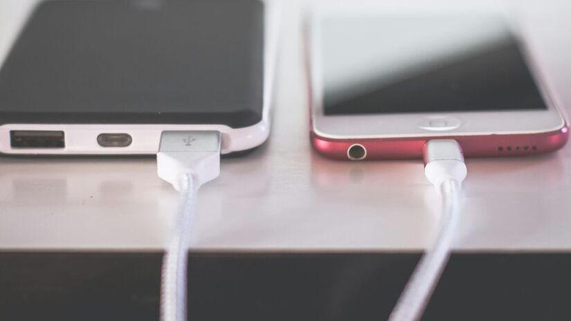Use dados móveis com moderação: Prefira redes Wi-Fi seguras e desligue os dados móveis quando não precisar /Pexels

