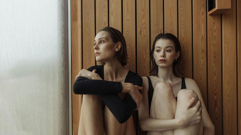 O calor da sauna estimula a liberação de endorfinas, promovendo bem-estar e relaxamento. /Unsplash