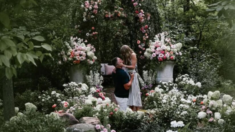 Na letra de The Fate of Ophelia, Taylor Swift fala sobre dor, amor e sobrevivência, o verso "You saved my heart from the fate of Ophelia" podem ser uma referência ao seu noivo, Travis Kelce/ Reprodução Instagram/@taylorswift