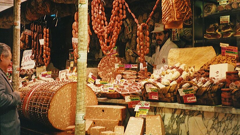 Experiências incluem degustações harmonizadas com vinho e visitas a cozinhas abertas/Pexels