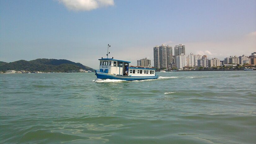 Pedestres podem usar veículo especialmente dedicado para fazer o trajeto / JMGM/Wikimedia Commons