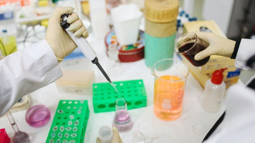 Pesquisadores estudam combinar vacinas de COVID-19 com inibidores de checkpoint/Pexels