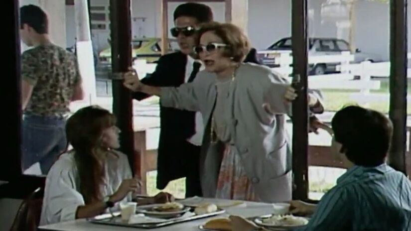 A principal edição de notícias da TV Globo era bem mais curta, e Vale Tudo ocupava o horário nobre das 20h30/Reprodução/Globo