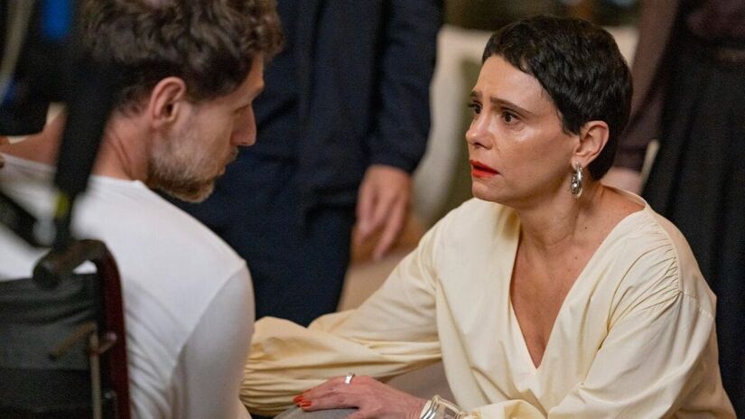 Tia Celina custa a acreditar que o sobrinho sobreviveu ao acidente/Reprodução/TV Globo