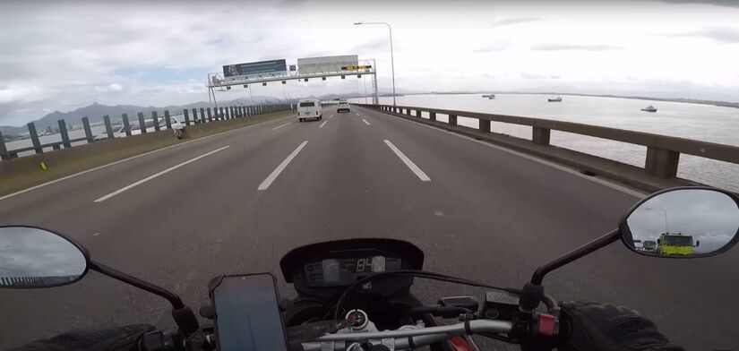 No lado carioca, ela começa próxima à famosa Ponte Rio-Niterói - @Robson Mourad