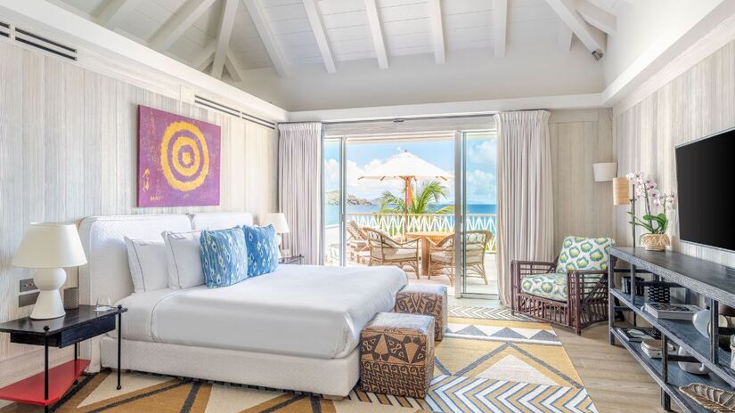 Interiores elegantes com vista direta para o mar caribenho fazem parte da atmosfera sofisticada do Cheval Blanc St-Barth/ Cheval Blanc St-Barth
