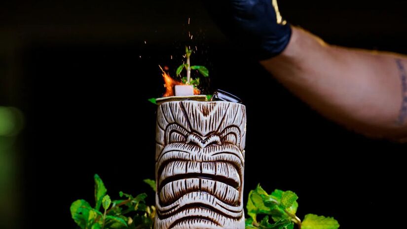 A carta de coquetéis surpreende com apresentações criativas e sabores equilibrados/ Divulgação