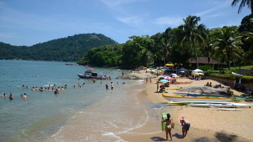 Não deixe de conhecer Trindade, distrito famoso por praias como Cachadaço e Piscinas Naturais, perfeitas para quem busca mar cristalino/ Divulgação