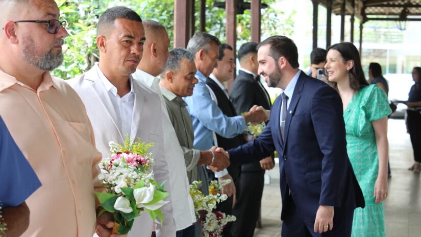 O prefeito Kayo Amado acompanhou a cerimônia / Divulgação/PMSV