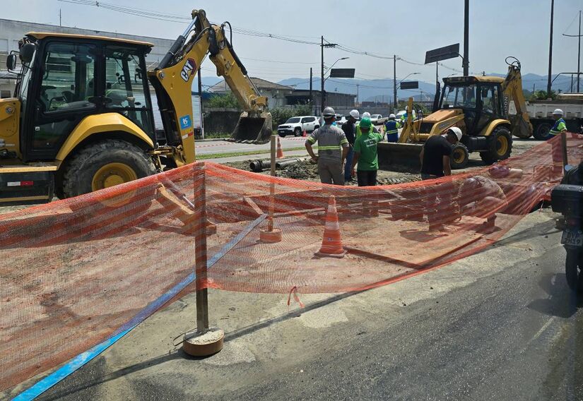 Segundo informações preliminares, o motivo do trânsito intenso seria uma obra em uma tubulação realizada pela Companhia de Saneamento Básico do Estado de São Paulo (Sabesp)/Isabella Fernandes - DL 
