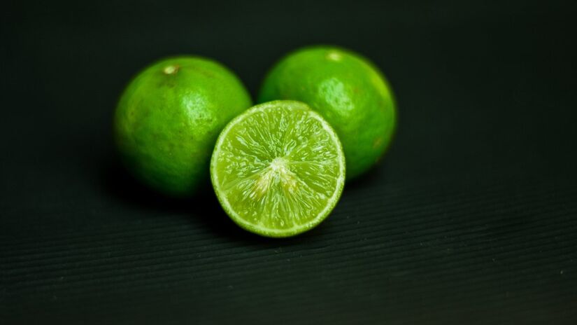 Suco de limão combinado com bicarbonato forma um desinfetante eficaz e ecológico / Pixabay