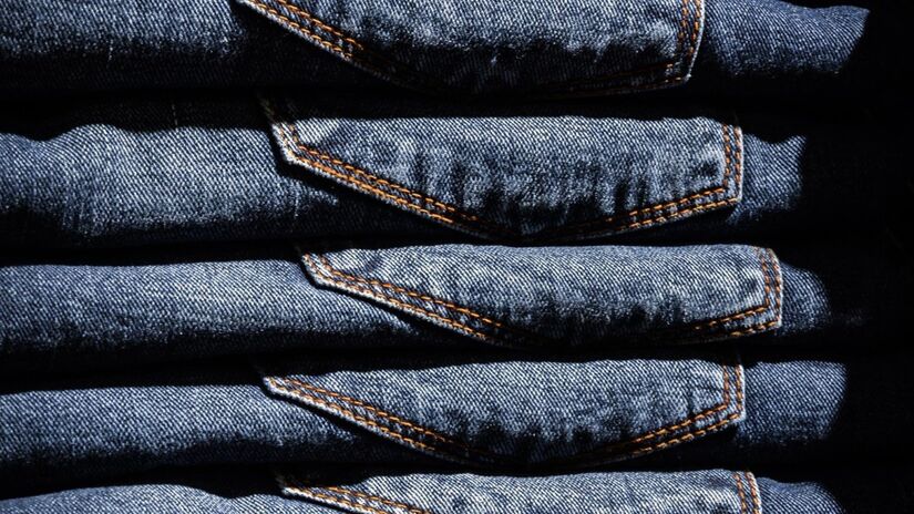 O uso de sabão neutro e água fria mantém o jeans limpo sem agredir as fibras / Pixabay