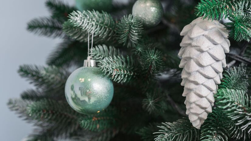 Essa prática não apenas reduz custos, como também permite personalizar a decoração