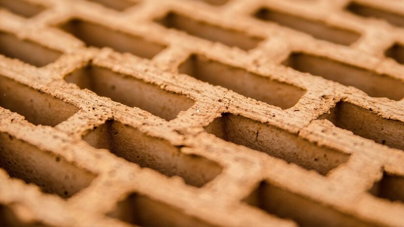 Com a Revolução Industrial o tijolo deixou de ser ofício artesanal e passou a produção em massa, abastecendo fábricas, fáceis e moradias no século XIX / Pixabay 