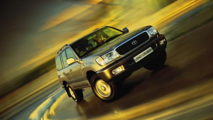 Toyota Land Cruiser 100/200 foi fabricado entre os anos de 1998 e 2021, com motores a gasolina 4.7 V8 e a diesel 4.5 V8 (Divulgação)
