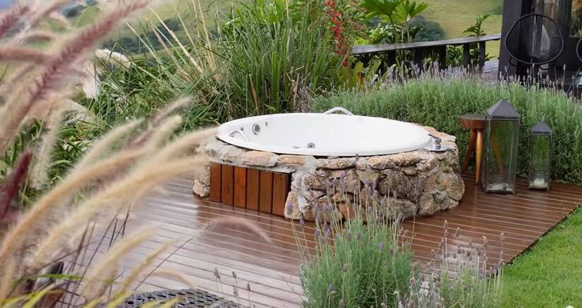 Cidade é famosa pelas suas lindas hospedagens/ Casal Alencar - Reprodução - YouTube