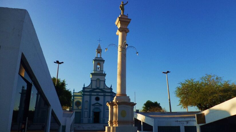 Museu do Eclipse e Igreja do Patrocínio compõem um dos cenários mais emblemáticos de Sobral, unindo ciência, fé e identidade histórica da cidade / GLandovsky/Wikimedia Commons