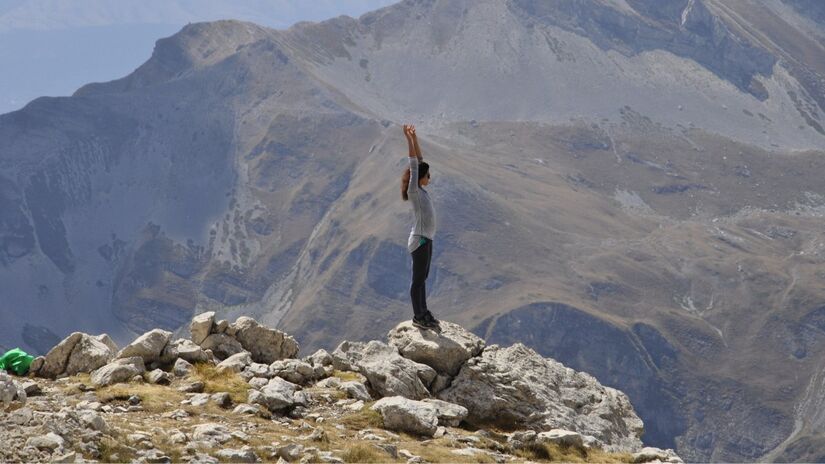 Caminhadas, trilhas e espaços verdes promovem equilíbrio entre corpo, mente e ambiente / Pixabay