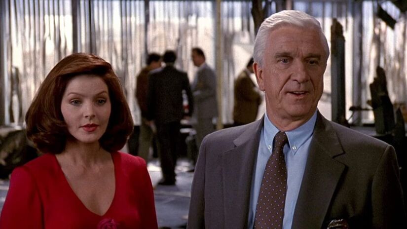 Com isso, nomes famosos da época como Priscilla Presley dividiram a cena com o veterano (Paramount Pictures/Divulgação)