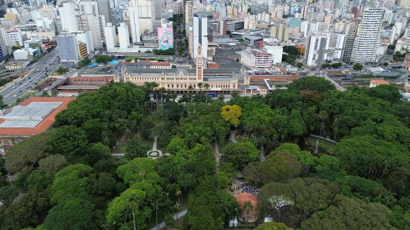 Vegetação nativa e áreas sombreadas atraem visitantes ao coração do Centro
