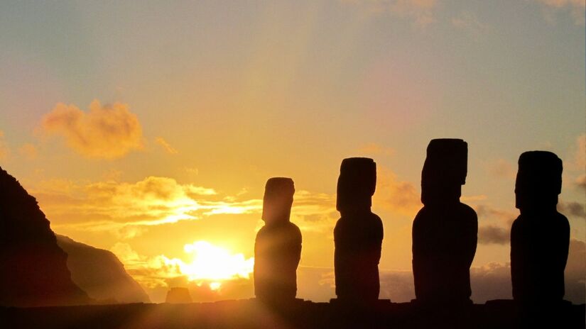 Moais atraem turistas e impulsionam pesquisas sobre a cultura ancestral da região / Antonio Sánchez/Unsplash