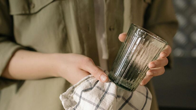 Estudos apontam que quase metade dos panos de prato contém bactérias capazes de causar doenças. /Pexels