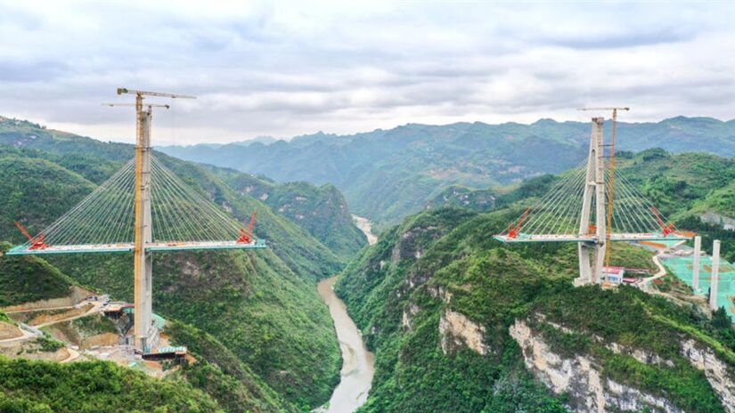 A ponte de Hongjun, sobre o rio Chishui, é parte fundamental da via expressa Jinsha-Gulin, no sudoeste da China/ Divulgação