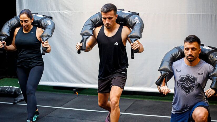 O HYROX combina corrida com treino funcional, criando uma modalidade dinâmica e desafiadora / Fotos: Divulgação/Sandro Lopes