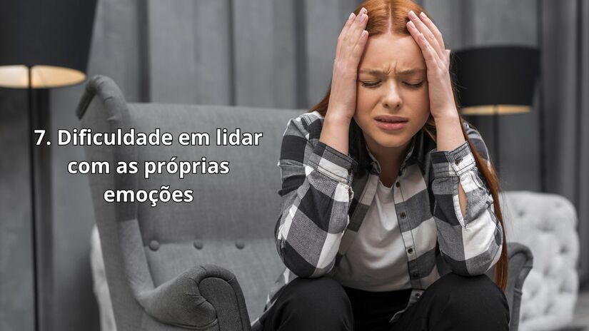 Sobrecarga emocional que impede a pessoa de processar e compreender seus próprios sentimentos/ Freepik