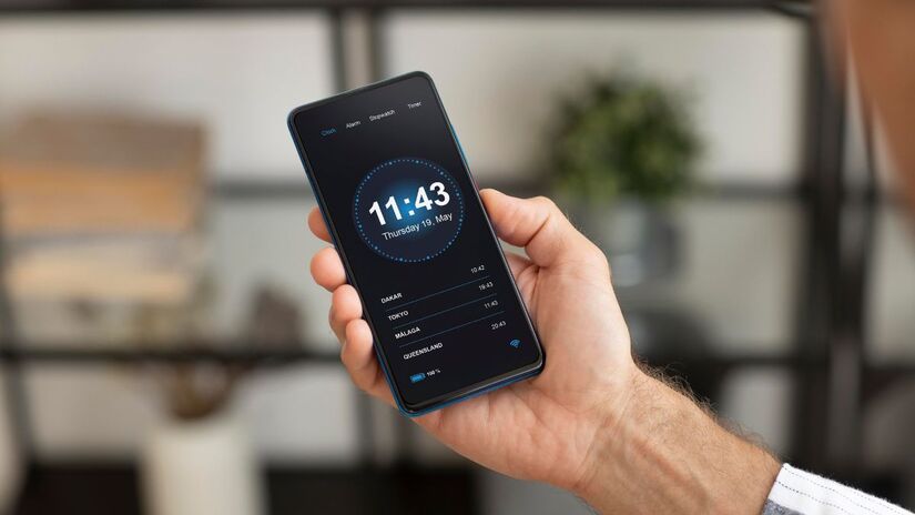 Um cronômetro  A base do método 20/10: ele marca os ciclos de organização e ajuda a manter o foco sem sobrecarga/ Freepik