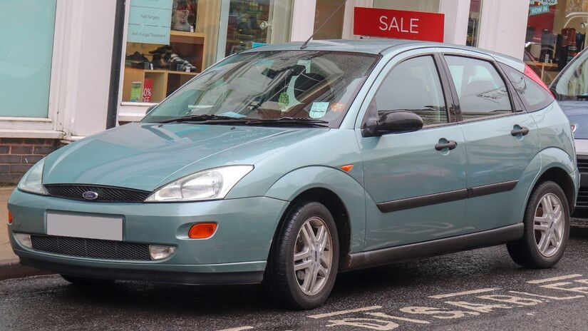 Primeira geração do Focus, lançada em 1998, marcou o início da trajetória global do modelo e conquistou fãs pela dirigibilidade e design inovador/ Vauxford/Wikimedia Commons
