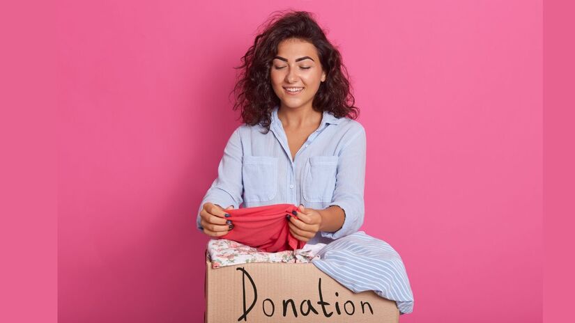Caixa para doações  O lugar perfeito para separar itens em bom estado que podem ganhar uma nova vida em outras mãos/ user18526052/Freepik