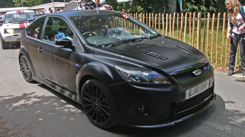Edição limitada do RS500, um dos modelos mais icônicos da história do Focus, famosa pelo motor turbo forte, visual radical e alma de rali/ Brian Snelson/Wikimedia Commons