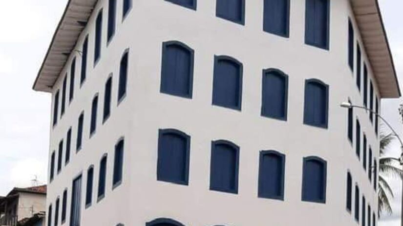 Uma restauração concluída em maio de 2021 investiu R$ 886 mil para recuperar portas, janelas, rebocos e pinturas, devolvendo estabilidade ao imóvel histórico