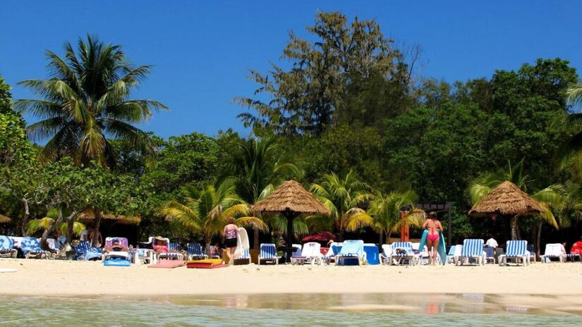 Taxas por passageiro: A Royal Caribbean paga uma taxa fixa ao governo do Haiti por cada turista que desembarca no local Talita Duvanel / O Globo