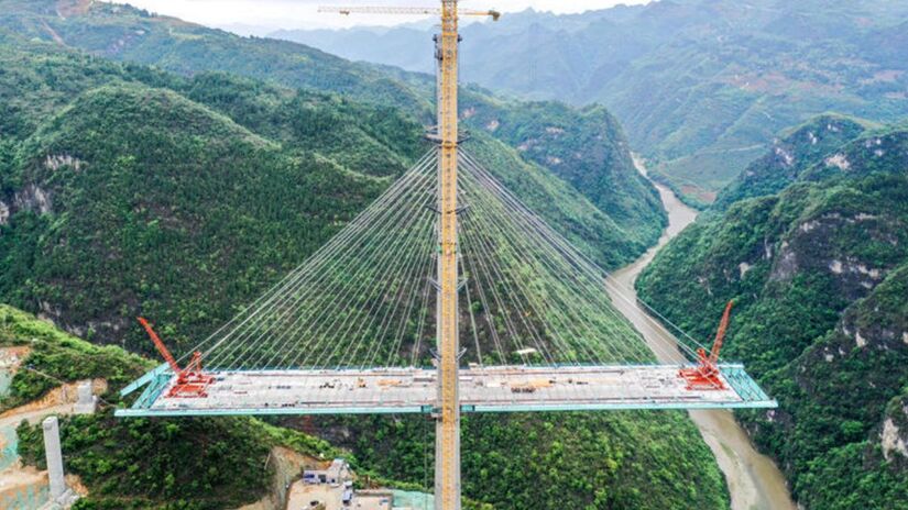 
Com 575 metros de extensão, a obra é considerada estratégica para o desenvolvimento da província de Sichuan/ Divulgação

