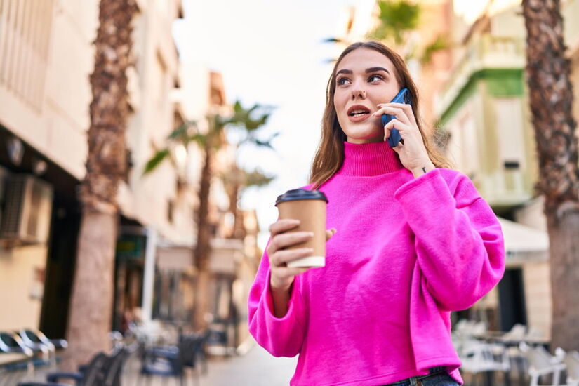 O desligamento abrupto é interpretado pela IA como "usuário momentaneamente indisponível", agendando uma nova tentativa