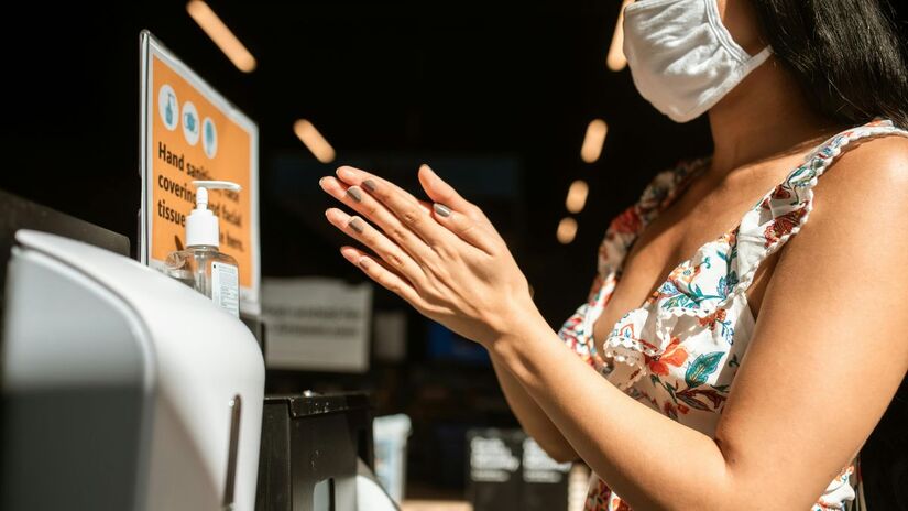 Prevenção de doenças: A remoção de lodo, bactérias e outros contaminantes evita a transmissão de doenças de veiculação hídrica/ Pexels