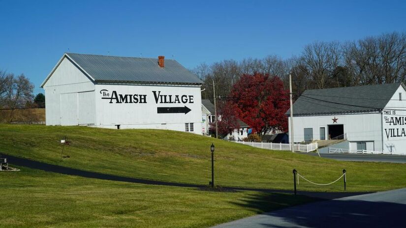 O grupo segue regras religiosas rígidas que moldam seu cotidiano / Foto: Annika Sost/DW
