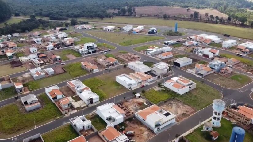 A economia local se fortaleceu principalmente nos setores de madeira e reflorestamento