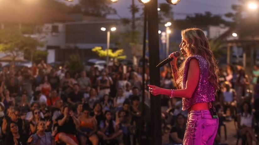 Show ao entardecer anima visitantes que passam pelo evento, reforçando o clima de celebração comunitária em Guararema/ Reprodução Facebook/Prefeitura Municipal de Guararema