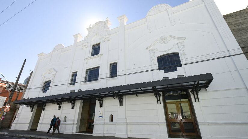 Teatro Polytheama, inaugurado em 1929 e referência cultural na região, com programação diversificada de espetáculos e eventos artísticos/ Cultura Jundiaí