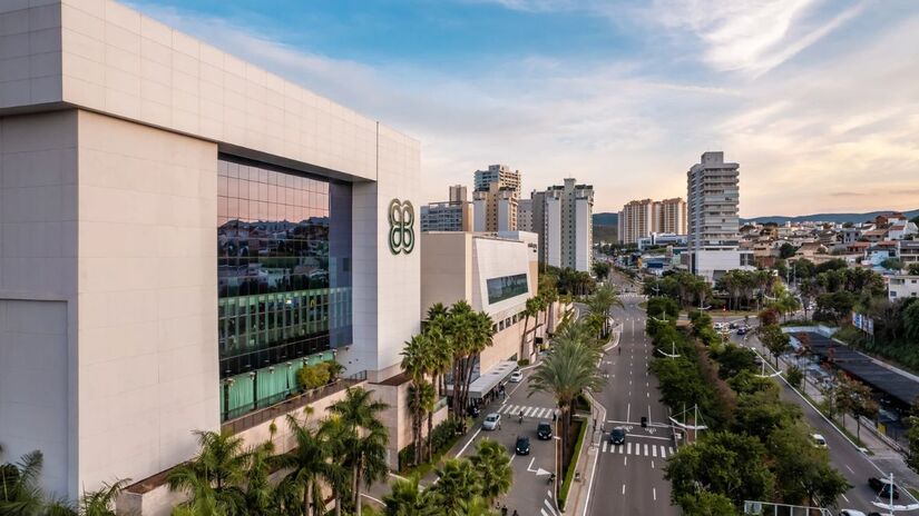 O Jundiaí Shopping é um dos principais centros comerciais da cidade, reunindo lojas, restaurantes, cinemas e serviços em uma das regiões mais valorizadas do município/ Jundiaí Shopping