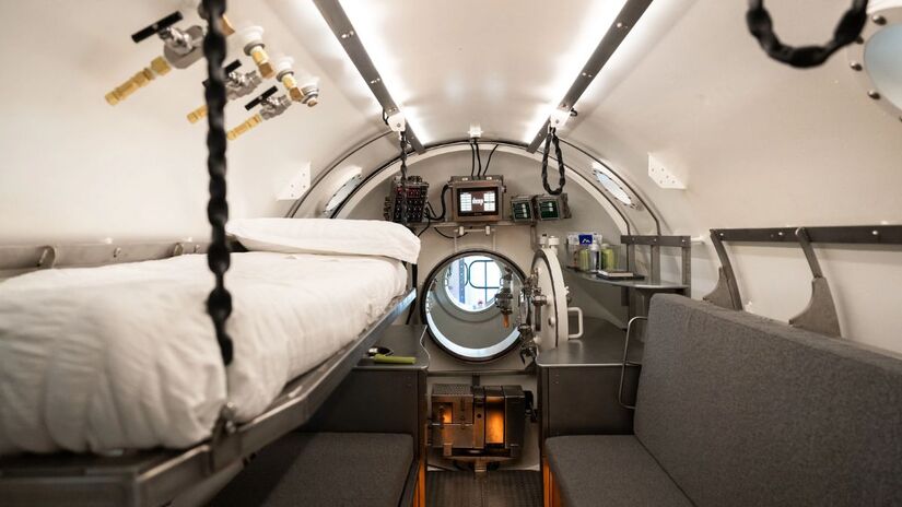Interior do Vanguard mostra os beliches e a área de descanso onde os aquanautas viverão durante as missões no fundo do mar/ Divulgação/Deep