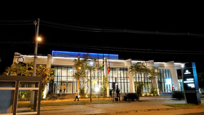 Teatro Municipal  Polo cultural que recebe espetáculos de música, dança, teatro e exposições ao longo do ano/ Fabricio Spatti/Prefeitura de São José do Rio Preto/Wikimedia Commons