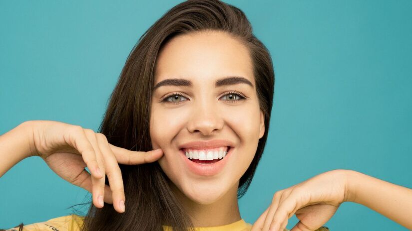 No espelho, vemos sempre o mesmo ângulo; na foto, qualquer variação de luz ou posição muda tudo/ Pexels