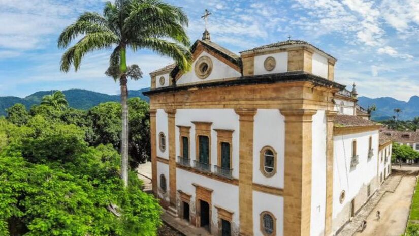 O Centro Histórico de Paraty foi construído com uma técnica que permite que as marés invadam algumas ruas  uma forma antiga de limpeza natural. Rogério Cassimiro / MTur