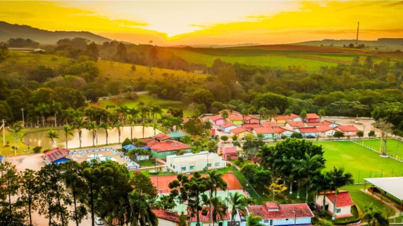 Piscinas, monitoria infantil e muitas atividades tornam o Hotel Fazenda 7 Belo uma das opções favoritas das famílias que visitam Socorro/ Reprodução Facebook/Hotel Fazenda 7 Belo