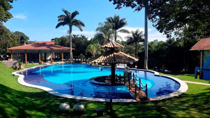 O Hotel Fazenda Floresta do Lago é ideal para quem viaja com crianças, reunindo brinquedoteca, monitores, piscinas e pensão completa/ Floresta do Lago